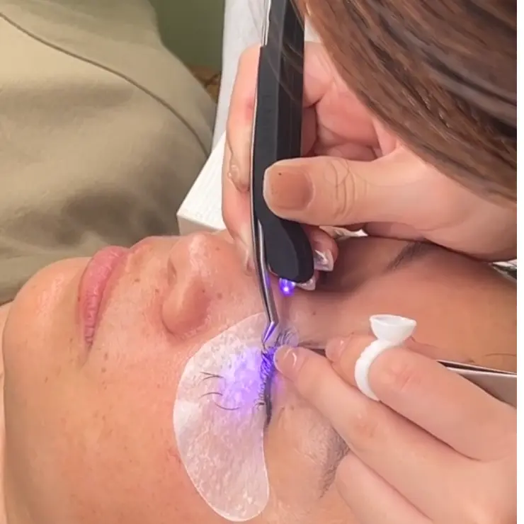 SM246 UV lash system application